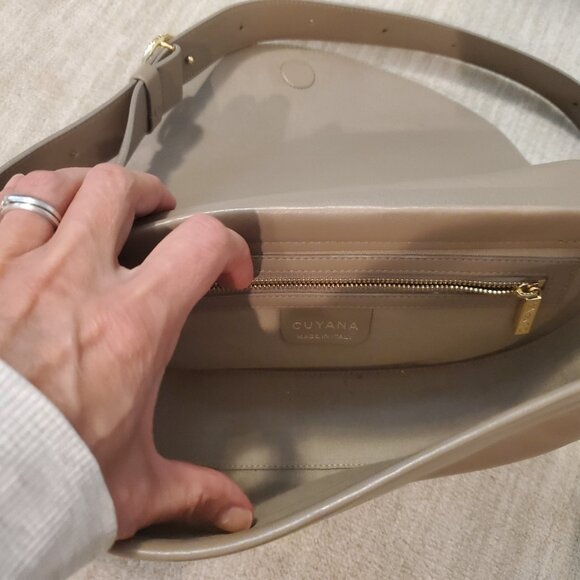 Cuyana half moon shoulder bag in Taupe - Picture 3 of 8